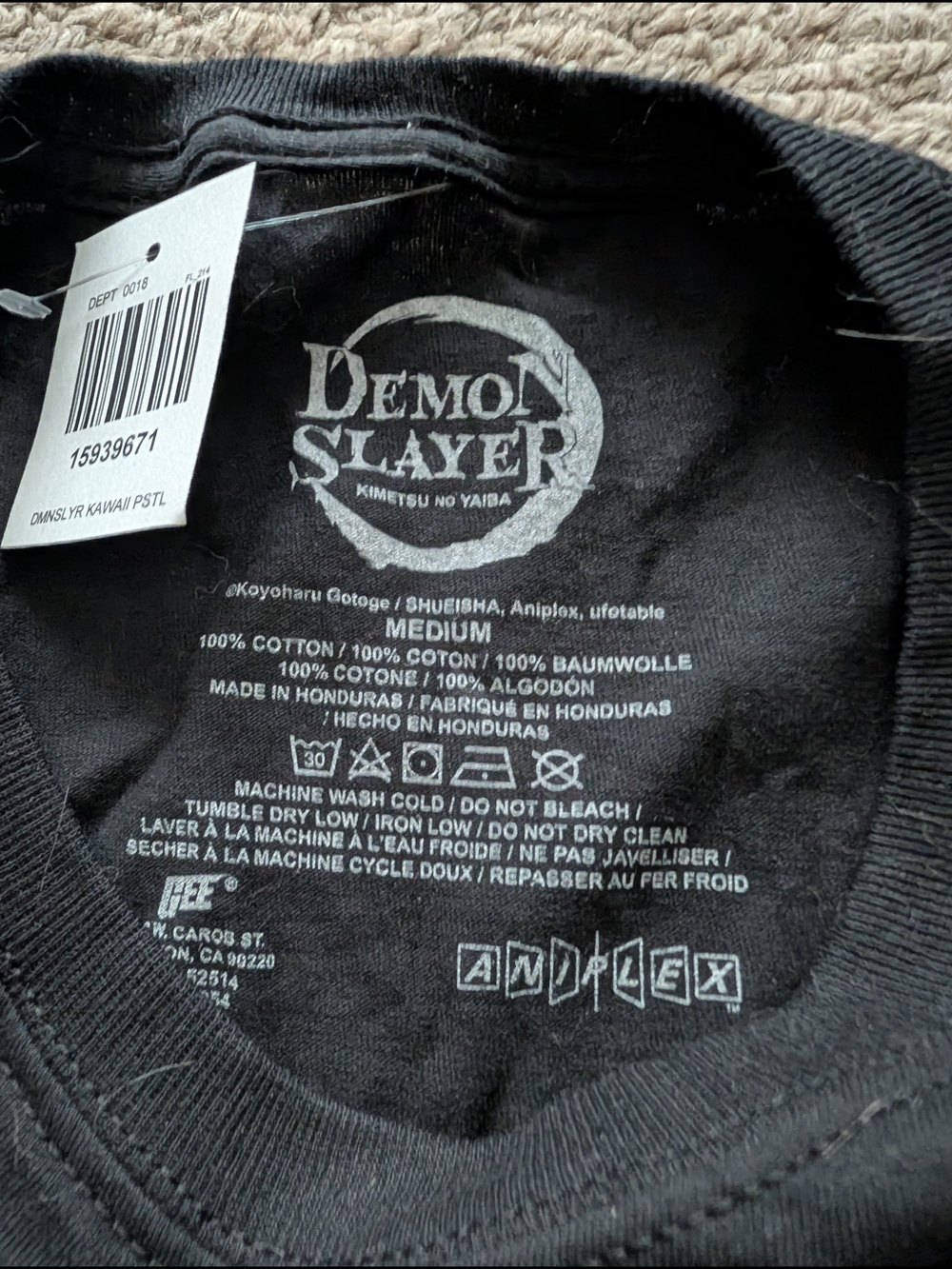 Demon Slayer Shinobu Kocho Graphic Tee Black Medium NWT Hot Topic - Picture 9 of 9